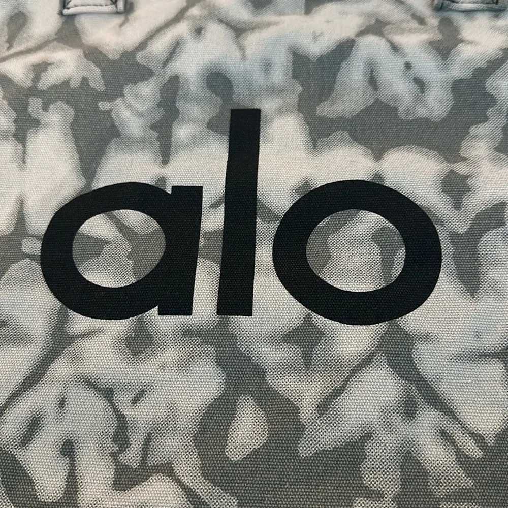 ALO = Air, Land & Ocean. Carry-it-all Tie Dye Shopper - Picture 1 of 8